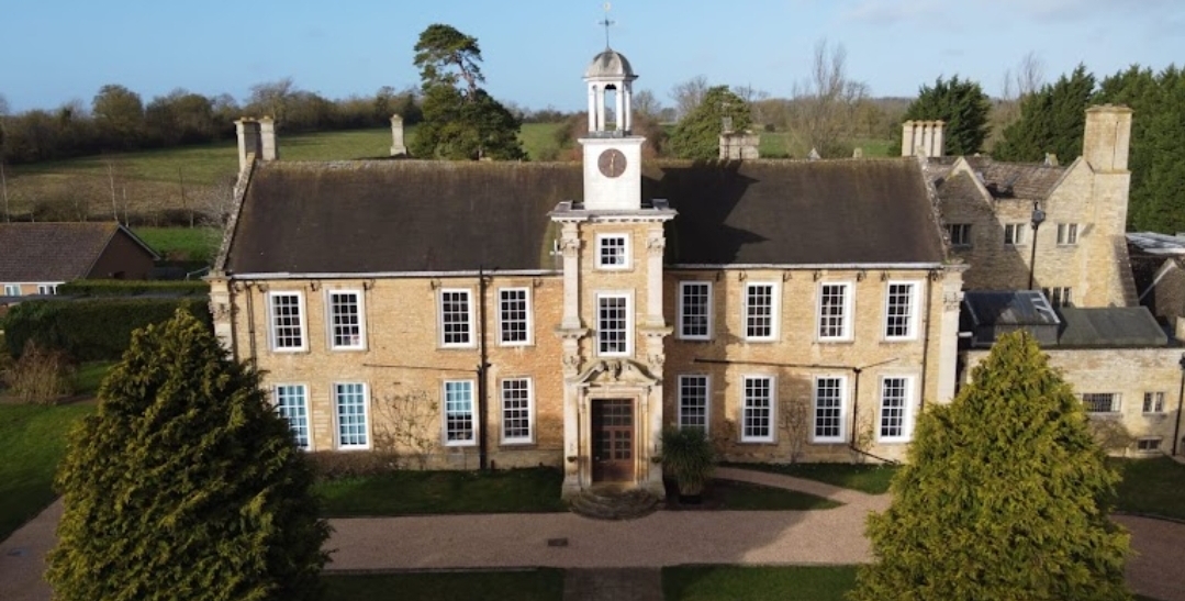 🎄 Victorian Christmas Fair at Hinwick Hall 2024 - Event Image 2 December 01, 2024 11:00 AM
