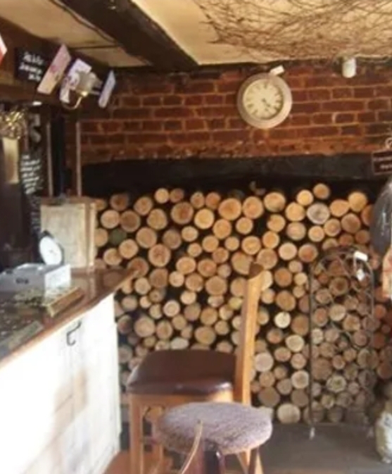 🍕 Buy One Get One Free Pizza at The Bell in Studham     - Event Image 5 June 26, 2025 05:00 PM