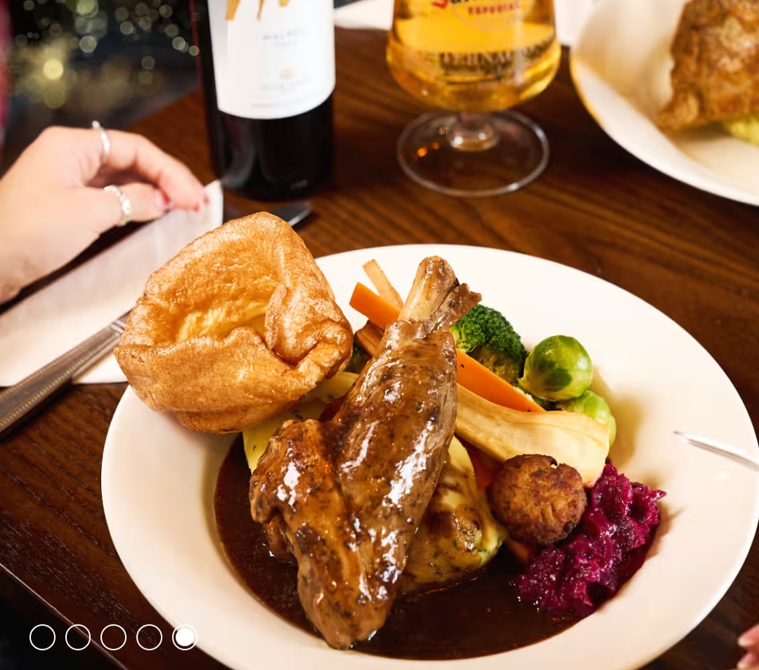🧑‍🎄 Christmas Dinner at The Market Cross in Dunstable  - Event Image 3 December 25, 2024 