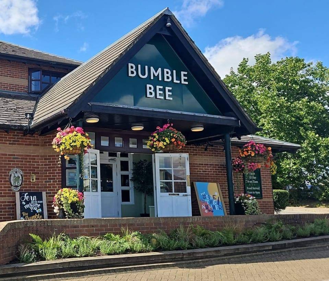 🧑‍🎄 Christmas Day Menu 2024 at The Bumble Bee, Flitwick - Event Image 5 December 25, 2024 