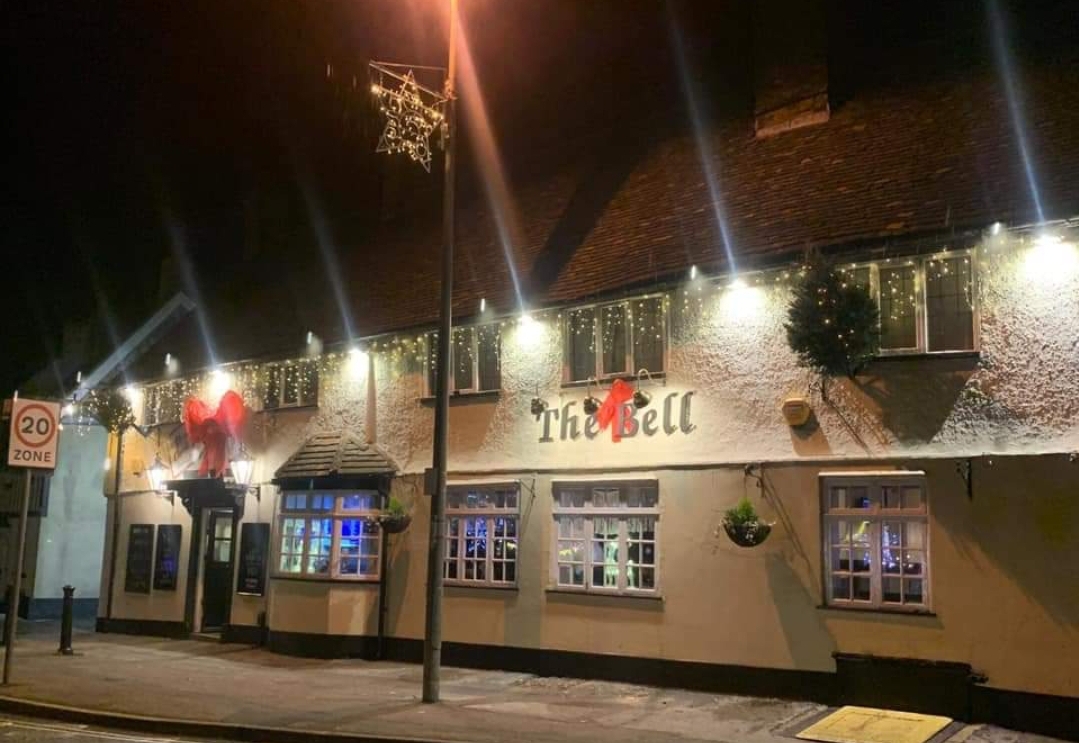 🎅🎤 Xmas Karaoke Night at The Bell in Toddington - Event Image 2 December 13, 2024 08:00 PM