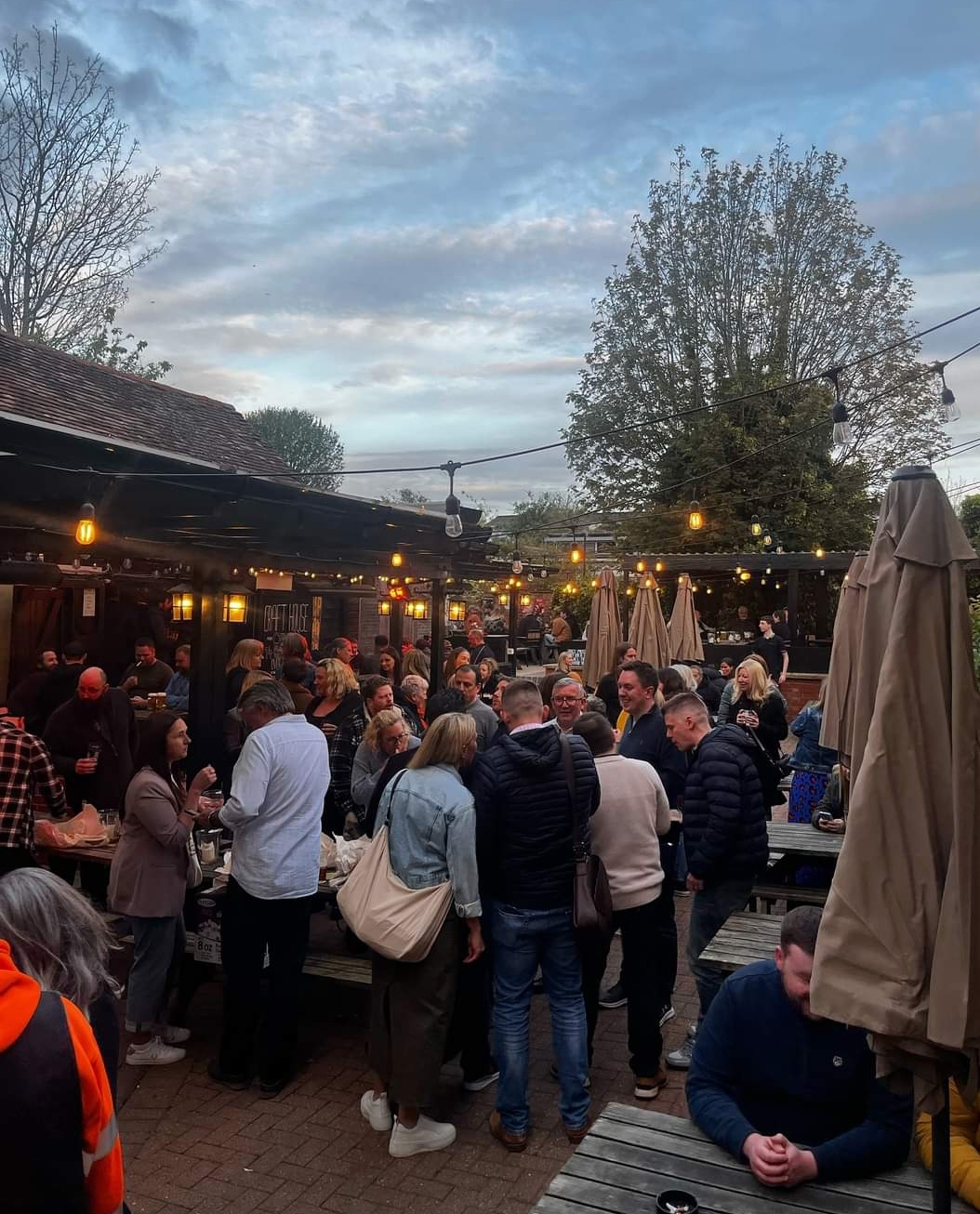 🎄The Black Lion in Leighton Buzzard Christmas Tree Switch-on 2024 - Event Image 5 December 02, 2024 07:30 PM