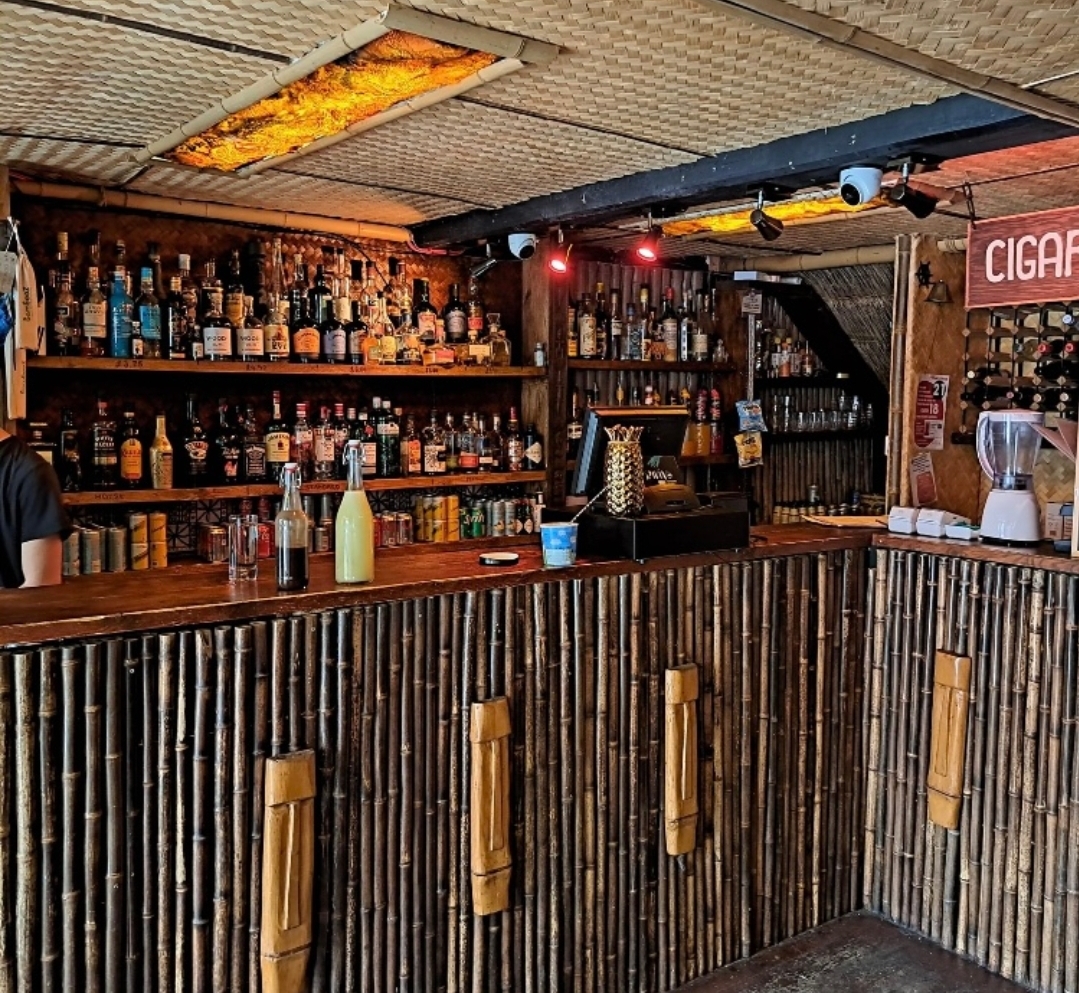 🎧 House & Garage Grooves at Ollie Vees Tiki Lounge in Leighton Buzzard - Event Image 2 December 21, 2024 08:00 PM