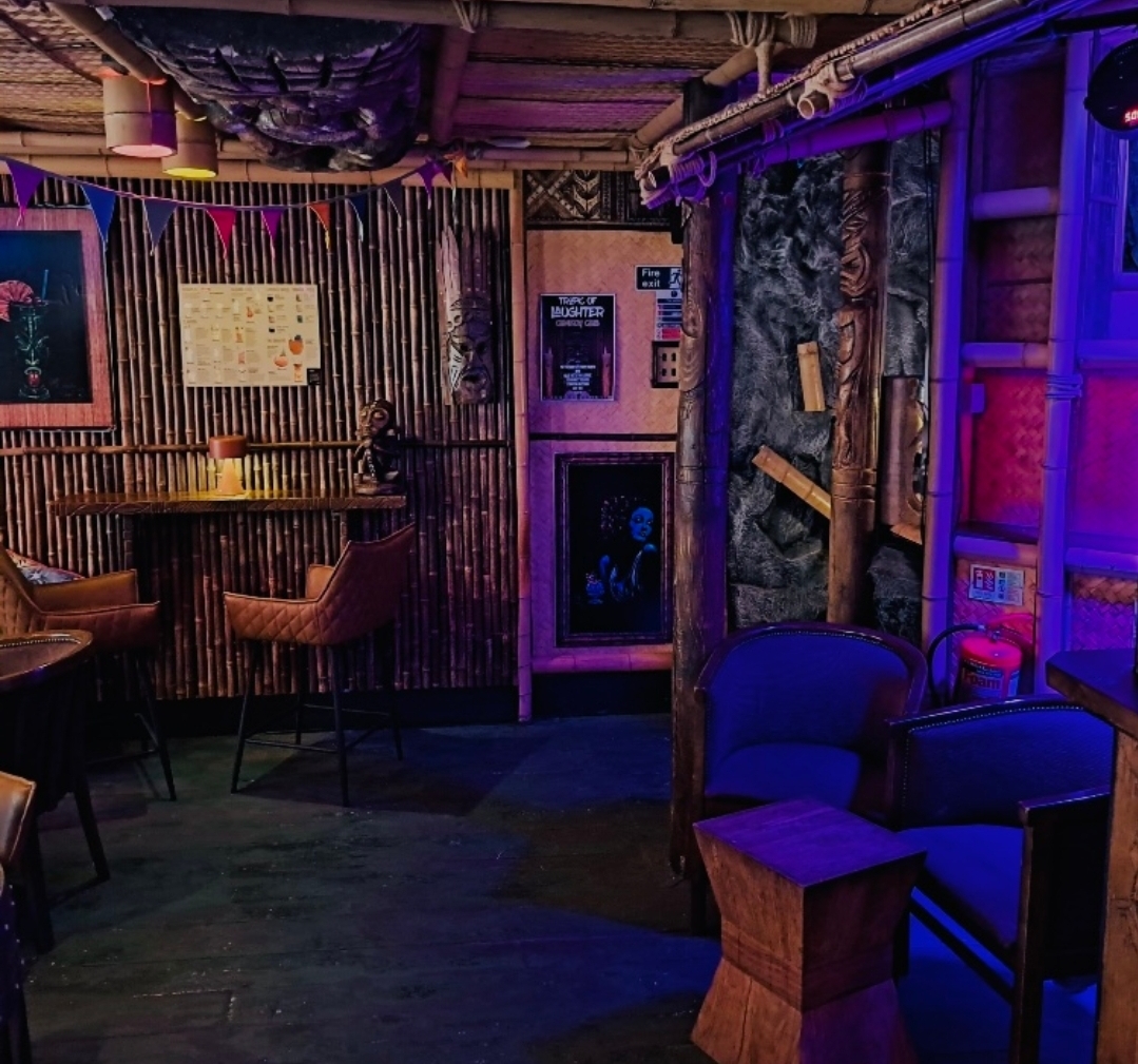 🎧 House & Garage Grooves at Ollie Vees Tiki Lounge in Leighton Buzzard - Event Image 3 December 21, 2024 08:00 PM