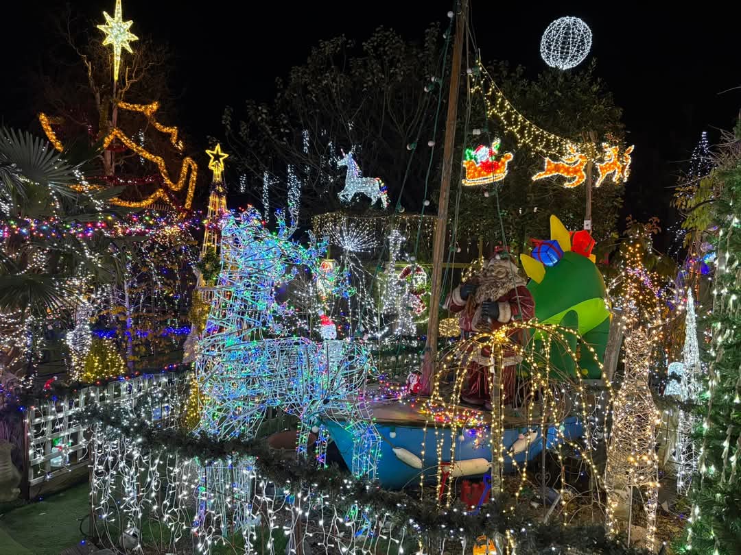 💖 Paul & Anne's Christmas Light Display in Broom 2024 at Kings Road, Broom, SG18 9NA | Adults, Annual, Attractions, Baby/Toddlers, Charity, Christmas, Family, Free, Fun, Kids, Low Cost, Outdoor, Seasonal | Suitable for: Children, Family 💖 Paul & Anne's Christmas Light Display in Broom 2024 - Event Image 3 December 08, 2024 05:00 PM