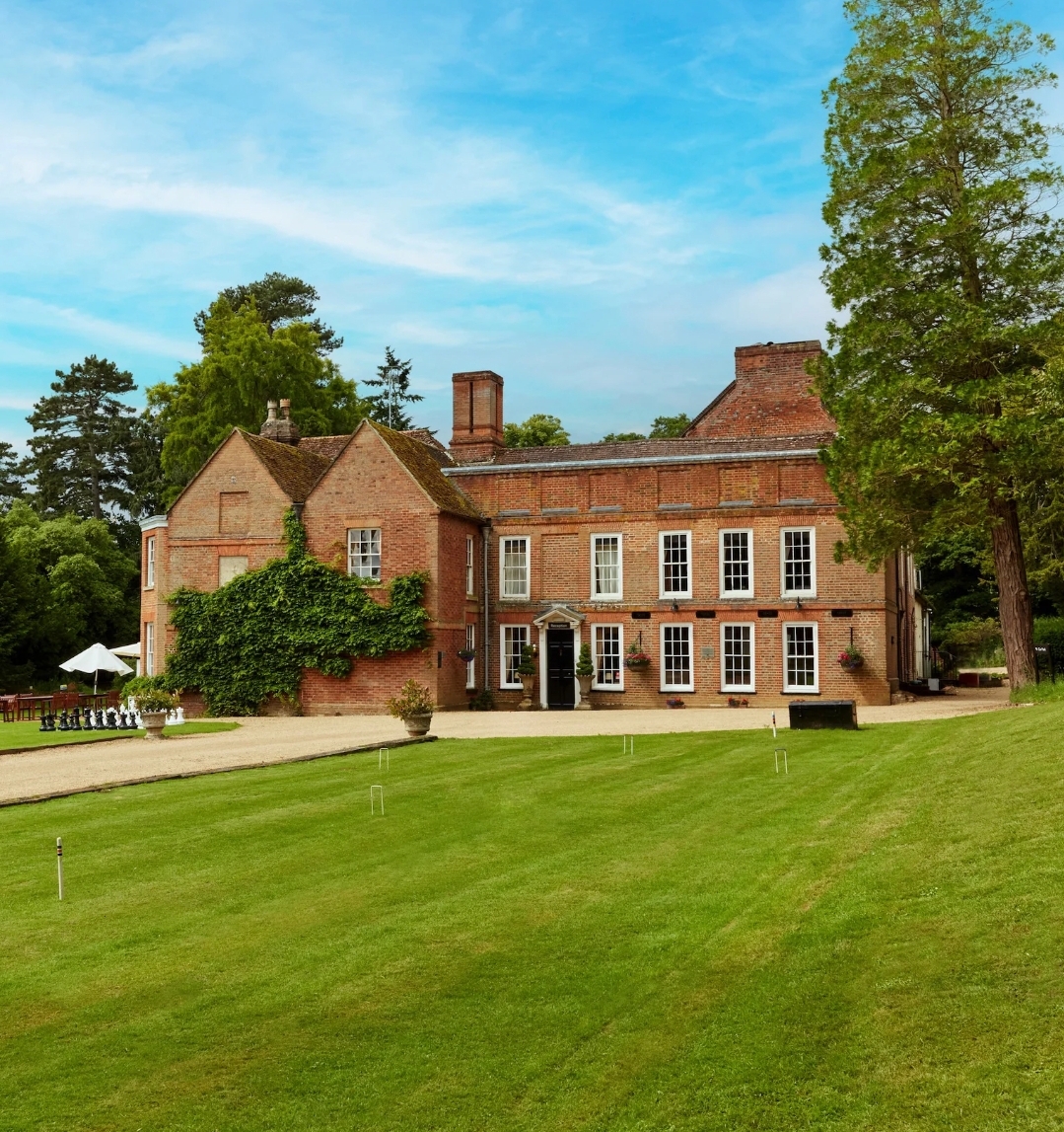 🍽 Sunday Lunch at Flitwick Manor  - Event Image 3 December 15, 2024 12:00 PM
