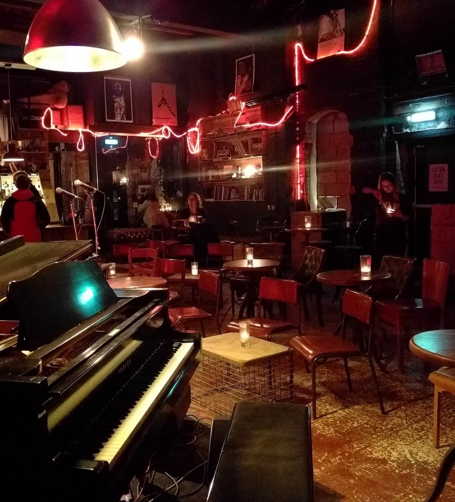 🎤 The Rabbitts at The Bear Club in Luton - Event Image 2 February 27, 2025 07:00 PM