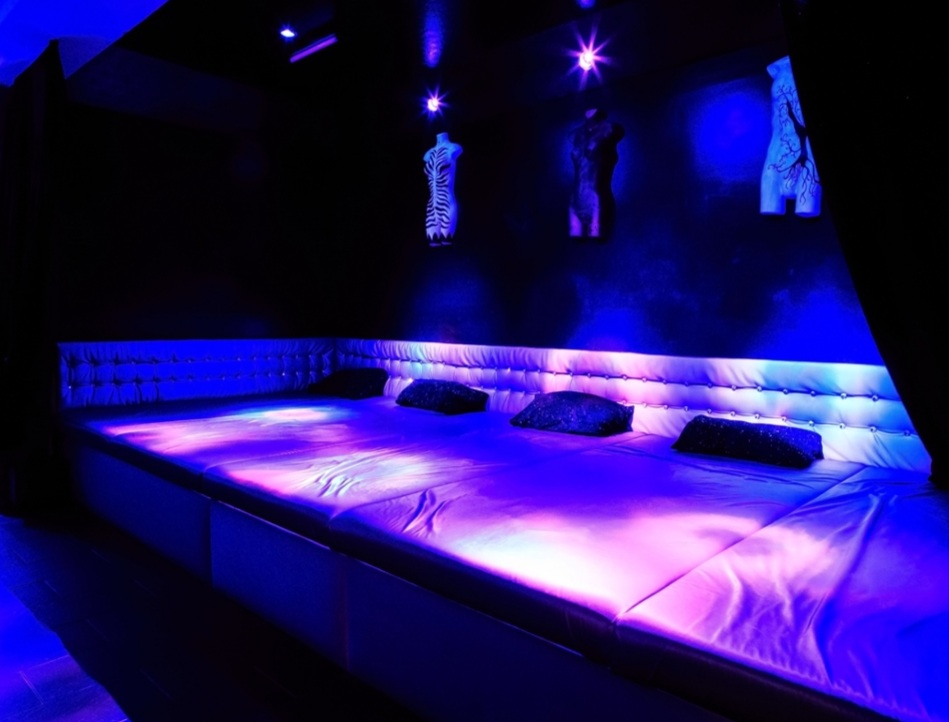 😉 Neon Dreams UK Swingers Club Takeover - Event Image 3 August 17, 2024 