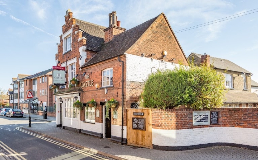 🎊 Jenny's 10 Year Pubiversary with music by Duzzy Avocado at The Castle pub in Bedford - Event Image 4 January 17, 2025 07:30 PM
