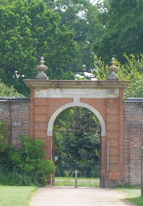 🌸 Spring Open Day 2025 at Luton Hoo Walled Garden at Luton Hoo Walled Garden, Luton Hoo Estate, Luton, LU1 4LF | Fun, Scenic, Baby/Toddlers, Family, Kids, Low Cost, Food/Drink, Pay On Entry | Suitable for: Children, Family, Accessible 🌸 Spring Open Day 2025 at Luton Hoo Walled Garden - Event Image 2 April 16, 2025 10:30 AM