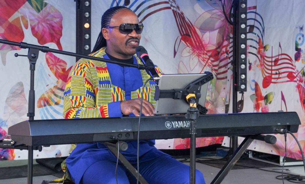 🎶 Dunstable Live 2025! - Free entry! at Grove Gardens 76 High Street North, Dunstable, Bedfordshire LU6 1NF | Adults, Annual, Date Idea, Entertainment, Family, Food/Drink, Free Entry, Fun, Music, Nightlife, Outdoor, Parks, Play Area, Kids, Fun Fair, Stalls, Teens | Suitable for: Accessible, Children, Dog Friendly, Family, Toilets, Wheelchair Friendly 🎶 Dunstable Live 2025! - Free entry! - Event Image 2 June 28, 2025 03:00 PM
