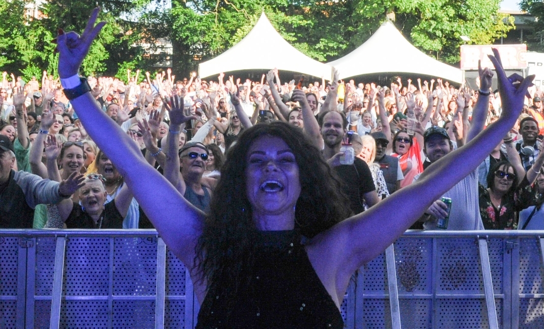 🎶 Dunstable Live 2025! - Free entry! at Grove Gardens 76 High Street North, Dunstable, Bedfordshire LU6 1NF | Adults, Annual, Date Idea, Entertainment, Family, Food/Drink, Free Entry, Fun, Music, Nightlife, Outdoor, Parks, Play Area, Kids, Fun Fair, Stalls, Teens | Suitable for: Accessible, Children, Dog Friendly, Family, Toilets, Wheelchair Friendly 🎶 Dunstable Live 2025! - Free entry! - Event Image 3 June 28, 2025 03:00 PM