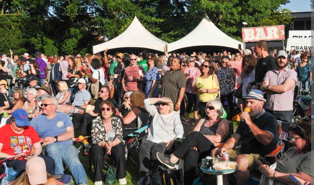 🎶 Dunstable Live 2025! - Free entry! at Grove Gardens 76 High Street North, Dunstable, Bedfordshire LU6 1NF | Adults, Annual, Date Idea, Entertainment, Family, Food/Drink, Free Entry, Fun, Music, Nightlife, Outdoor, Parks, Play Area, Kids, Fun Fair, Stalls, Teens | Suitable for: Accessible, Children, Dog Friendly, Family, Toilets, Wheelchair Friendly 🎶 Dunstable Live 2025! - Free entry! - Event Image 4 June 28, 2025 03:00 PM