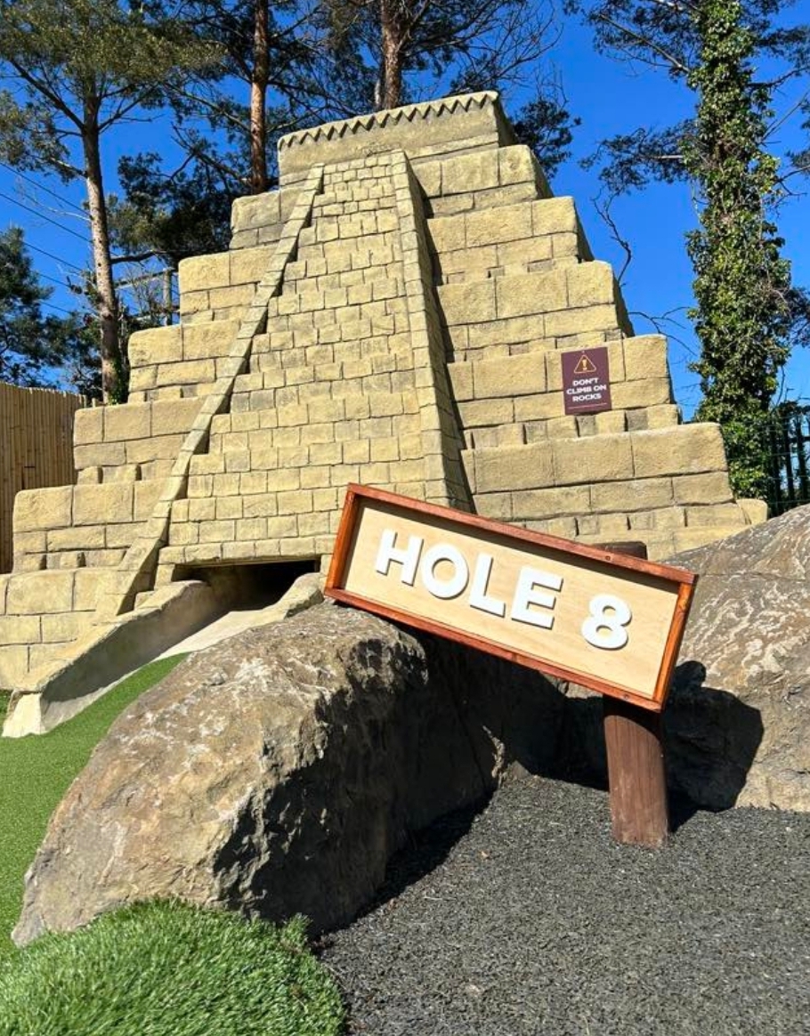 ⛳️ Bermuda Falls Crazy Golf in Henlow - Event Image 2 April 15, 2025 09:00 AM