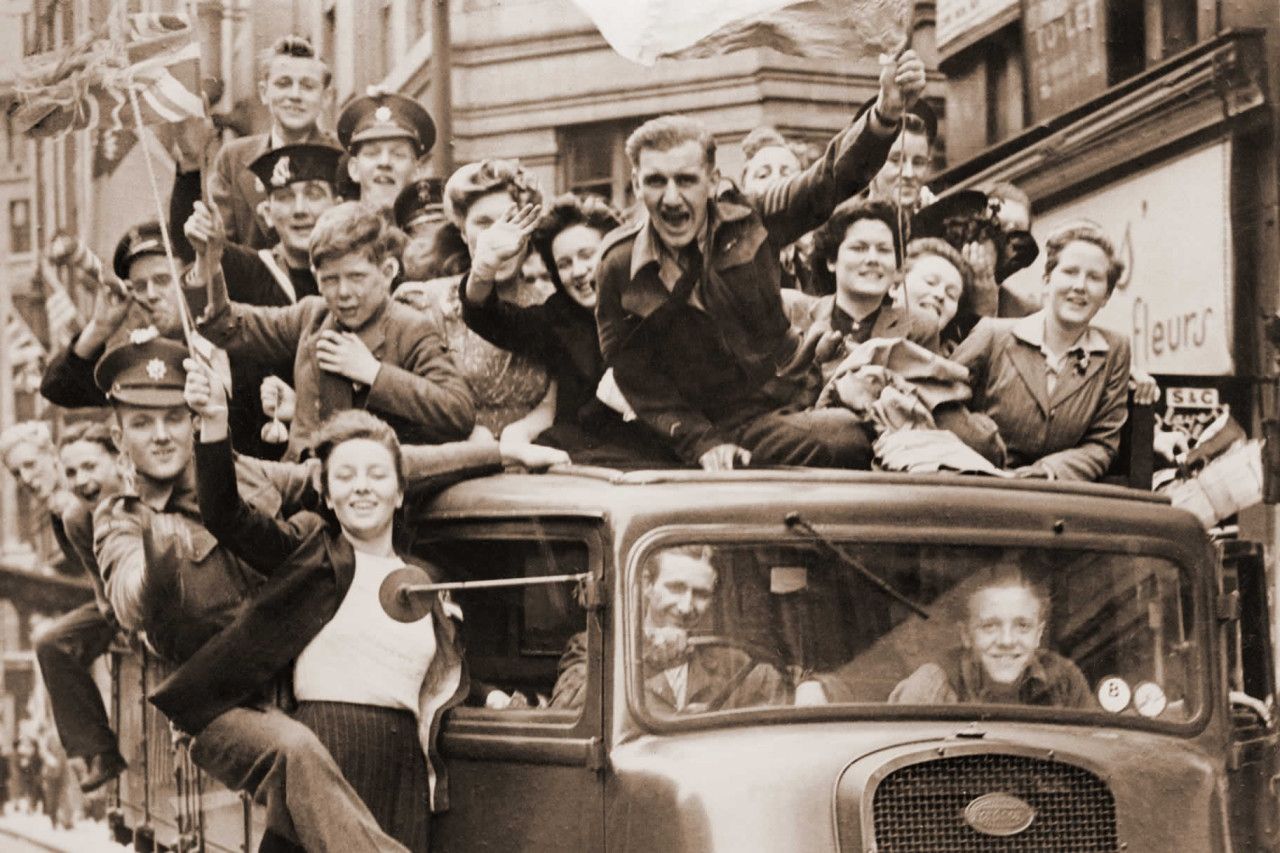 🎉 VE Day 80th Anniversary Celebrations with Joe and Kirsty - Original Event Image | Adults, Advance Booking, Entertainment, Food/Drink, Indoor, Music, Social, Ticket Event | Suitable for: Family, Toilets 🎉 VE Day 80th Anniversary Celebrations with Joe and Kirsty - May 11, 2025 02:00 PM at White Swan Inn Dunstable, 91/93 High Street South , Dunstable , Bedfordshire, LU6 3SF
