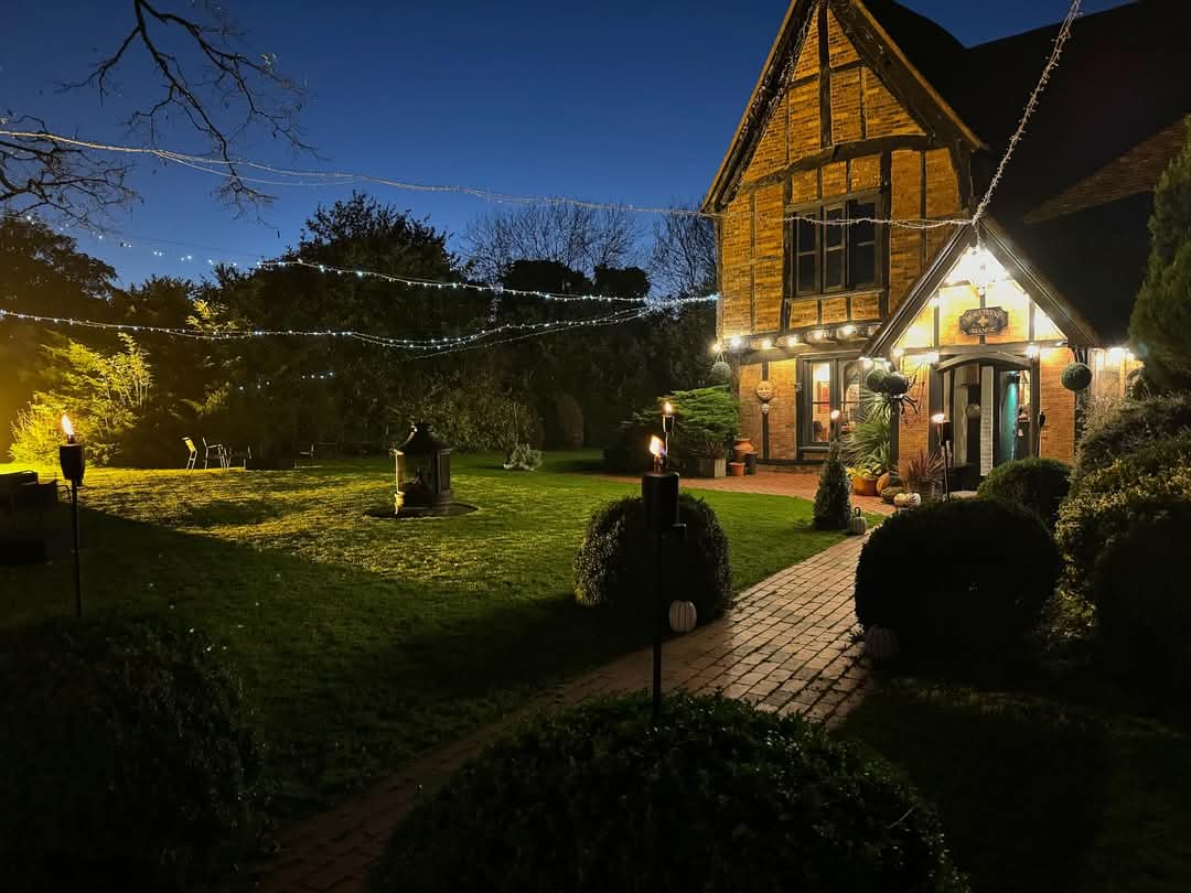 🎤 Live Singer Josie at Moreteyne Manor - Marston Moretaine  - Event Image 2 March 28, 2025 06:30 PM