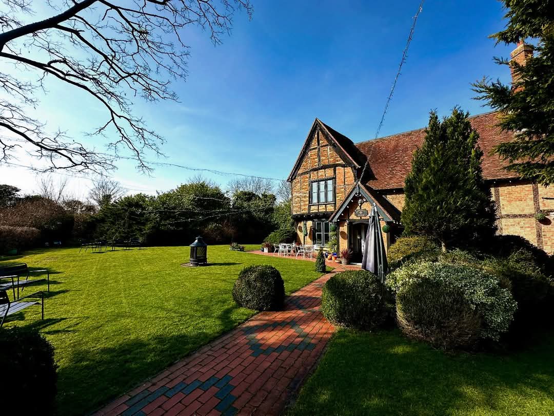 🎤 Live Singer Josie at Moreteyne Manor - Marston Moretaine  - Event Image 3 March 28, 2025 06:30 PM