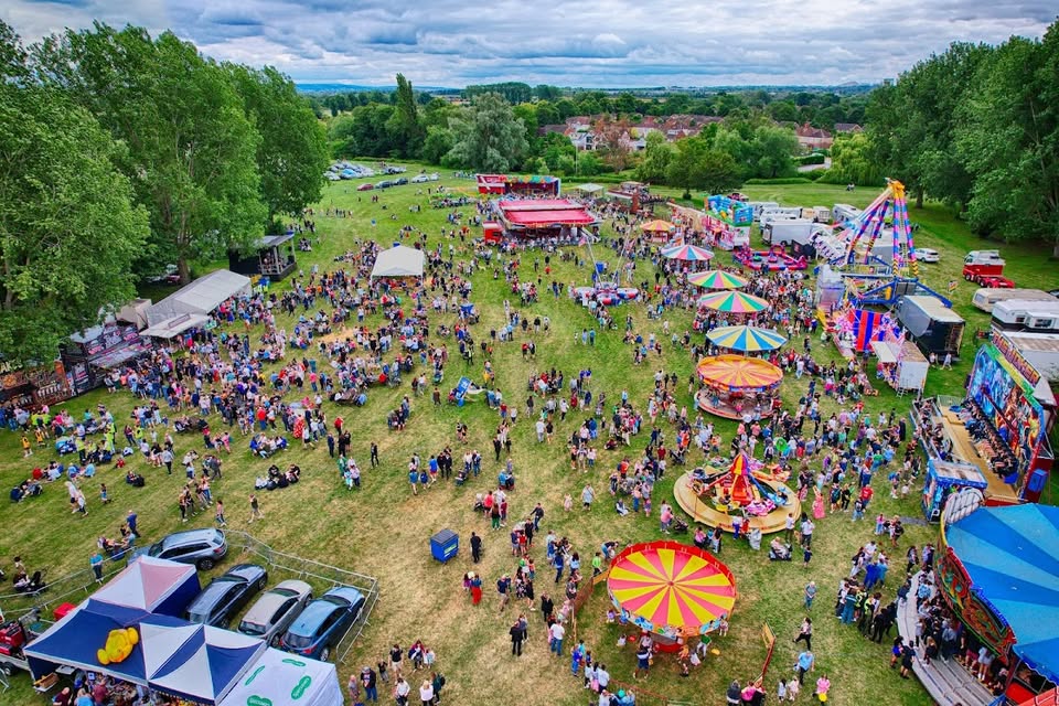 🎊 Newport Pagnell Carnival 2025 - Original Event Image | Adults, Automotive, Date Idea, Entertainment, Family, Food/Drink, Free Entry, Fun, Kids, Music, Outdoor, Pubs / Restaurants, Rainy Days, Social, Stalls, Teens, Walks, Water, Parks, Fun Fair | Suitable for: Accessible, Children, Family, Toilets 🎊 Newport Pagnell Carnival 2025 - July 05, 2025 12:00 PM at Riverside Meadow. Newport Pagnell, MK16 9DX
