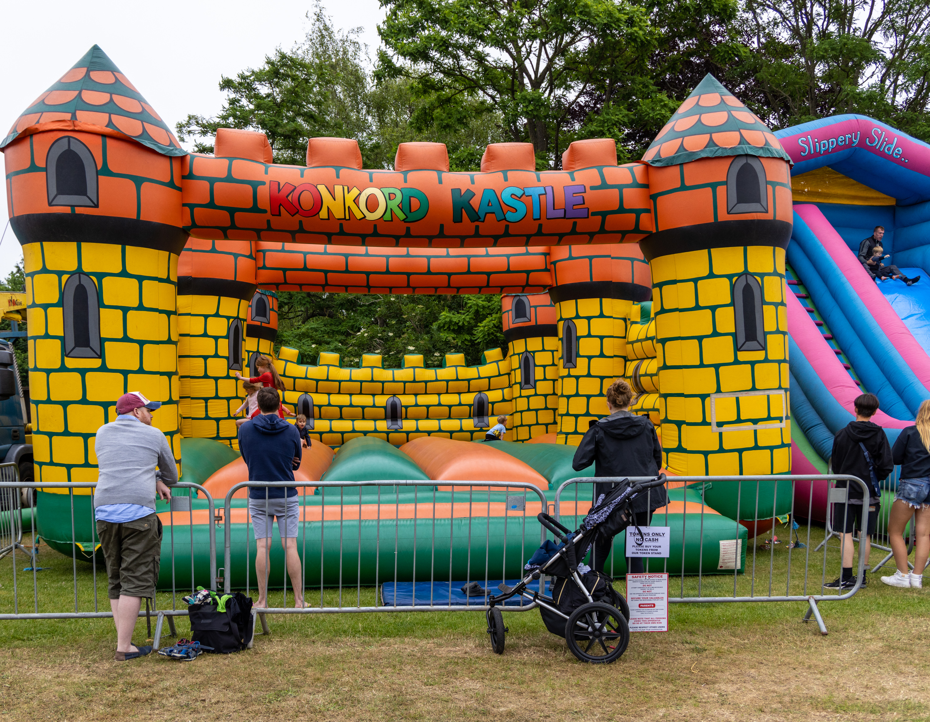 🎊 Harpenden Common Summer Carnival 2025 at Harpenden Common, AL5 1DT | Adults, Date Idea, Entertainment, Family, Food/Drink, Free Entry, Fun, Kids, Low Cost, Market, Music, Outdoor, Play Area, Comedy, Annual, Attractions, Fun Fair | Suitable for: Accessible, Children, Family, Free Parking, Toilets 🎊 Harpenden Common Summer Carnival 2025 - Event Image 7 June 07, 2025 12:00 PM
