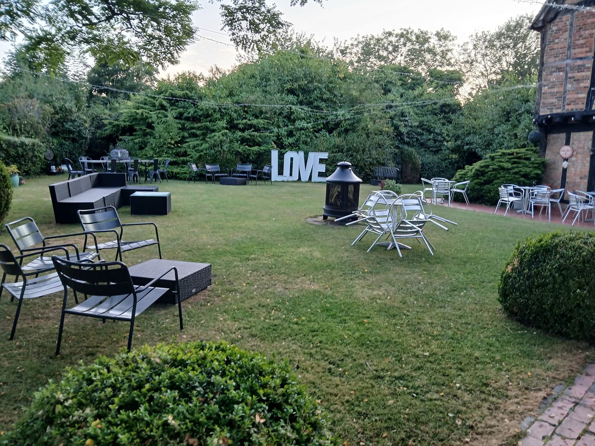 🕺 Soul & Motown Summer Bar & Dine at Moreteyne Manor, Marston Moretaine at Moreteyne Manor, Woburn Road, Marston Moretaine, Lower Shelton MK43 0NQ | Scenic, Adults, Advance Booking, Entertainment, Family, Food/Drink, Free Entry, Indoor, Music, Nightlife, Pubs / Restaurants, Rainy Days, Social | Suitable for: Family, Free Parking, Parking Onsite, Toilets 🕺 Soul & Motown Summer Bar & Dine at Moreteyne Manor, Marston Moretaine - Event Image 3 June 13, 2025 06:30 PM