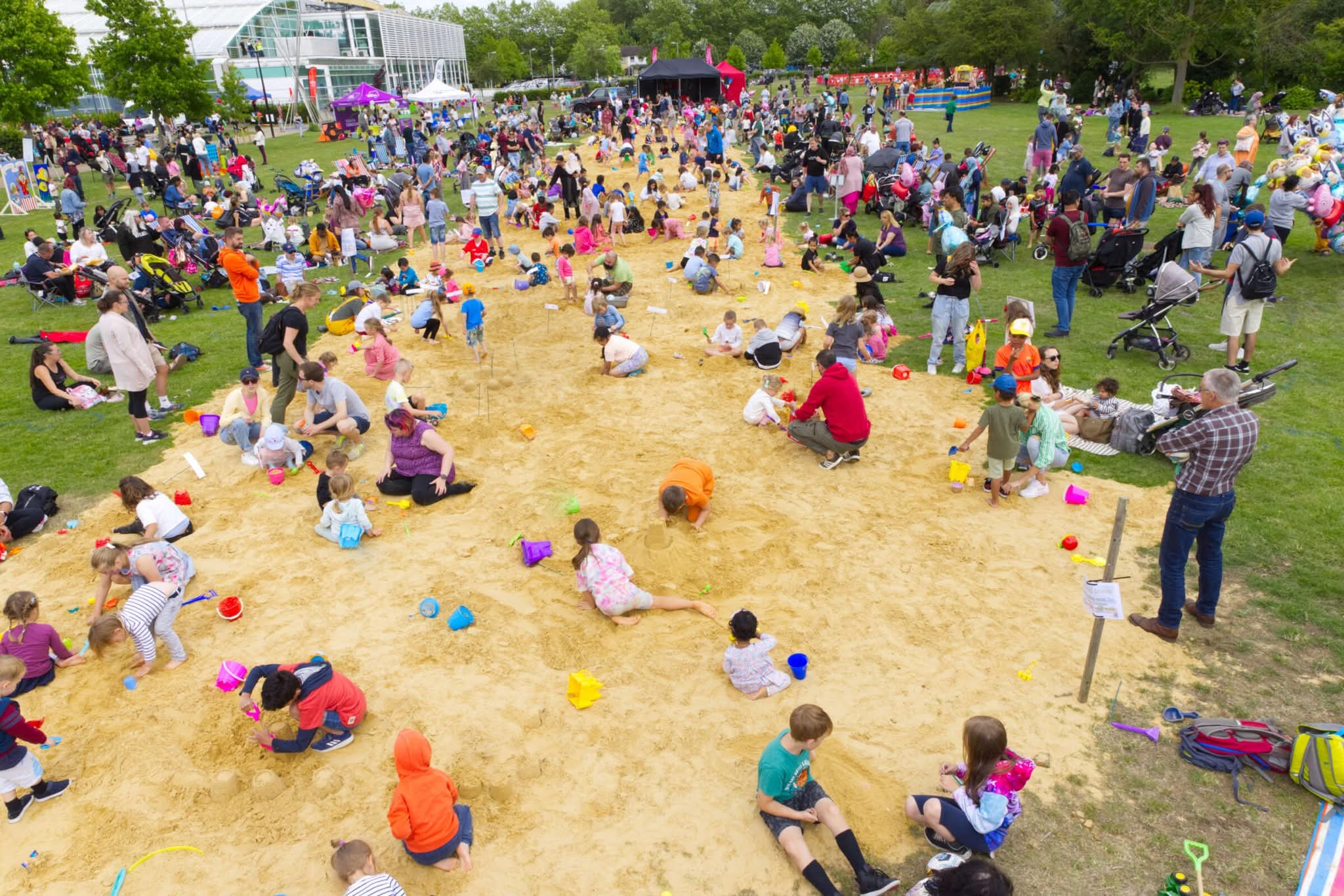 ⛱️ Aylesbury on Sea 2025 - Free Entry at Vale Park
Aylesbury, Buckinghamshire HP20 1BX | Activities, Baby/Toddlers, Entertainment, Family, Free Entry, Fun, Kids, Outdoor, Parks | Suitable for: Children, Family, Accessible, Toilets ⛱️ Aylesbury on Sea 2025 - Free Entry - Event Image 3 July 06, 2025 11:00 AM