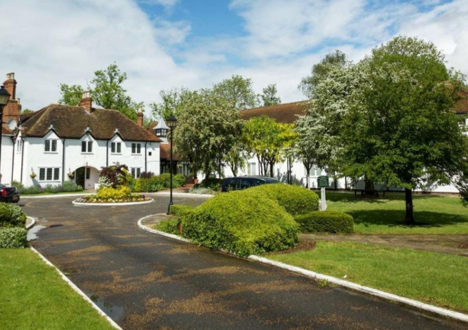 🎊The Kingfisher Karnival - Bedford🎊 at The Barns Hotel, The Kingfisher, Cardington Rd, Bedford MK44 3SA | Animals, Baby/Toddlers, Entertainment, Family, Food/Drink, Free Entry, Fun, Kids, Market, Music, Play Area, Scenic | Suitable for: Family, Parking Onsite, Toilets 🎊The Kingfisher Karnival - Bedford🎊 - Event Image 2 August 10, 2024 12:00 PM