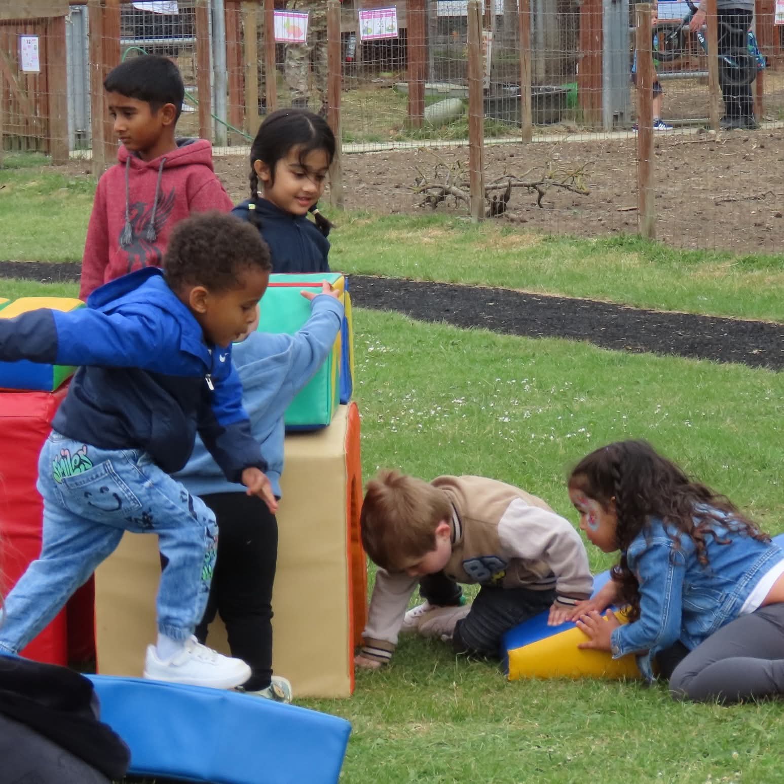 🎊 Bedford Borough Family Hubs Festival 2025 at Daisy Hill Family Hub, Hillgrounds Road, Kempston, Bedford MK42 8QH | Activities, Animals, Automotive, Baby/Toddlers, Family, Free Entry, Fun, Outdoor, Play Area | Suitable for: Accessible, Family 🎊 Bedford Borough Family Hubs Festival 2025 - Event Image 2 September 13, 2025 09:30 AM