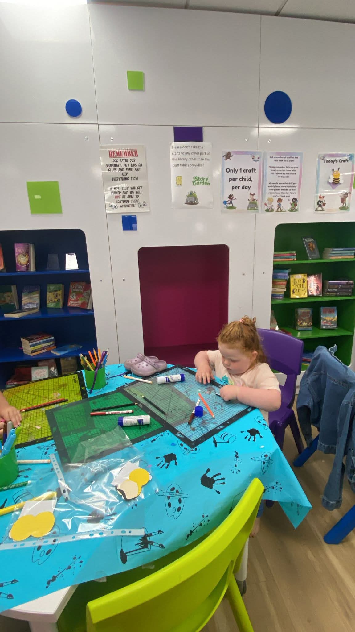 🎨 Free Messy Monday & MakerSpace - Dunstable Library at Dunstable Library, The Dunstable Centre, Dunstable, Bedfordshire LU5 4JD | Activities, Baby/Toddlers, Creative, Family, Free, Fun, Indoor, Kids, Play Parks, Rainy Days | Suitable for: Accessible, Children, Family, Toilets 🎨 Free Messy Monday & MakerSpace - Dunstable Library - Event Image 3 October 06, 2025 10:00 AM