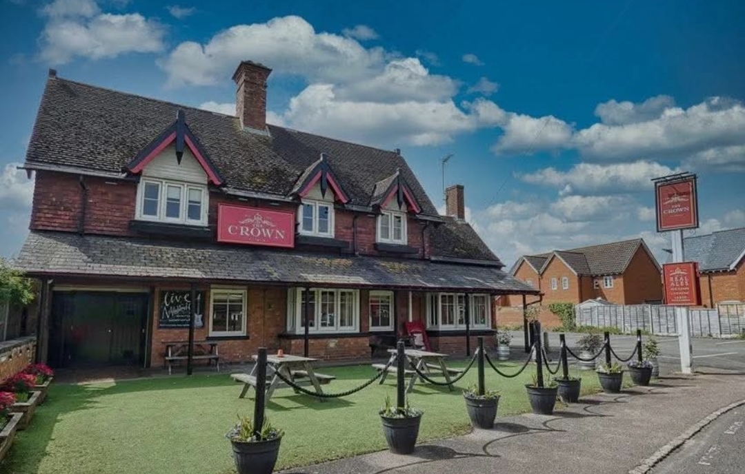 🎶 DJ Party - The Crown, Flitwick  - Event Image 2 September 20, 2025 03:00 PM