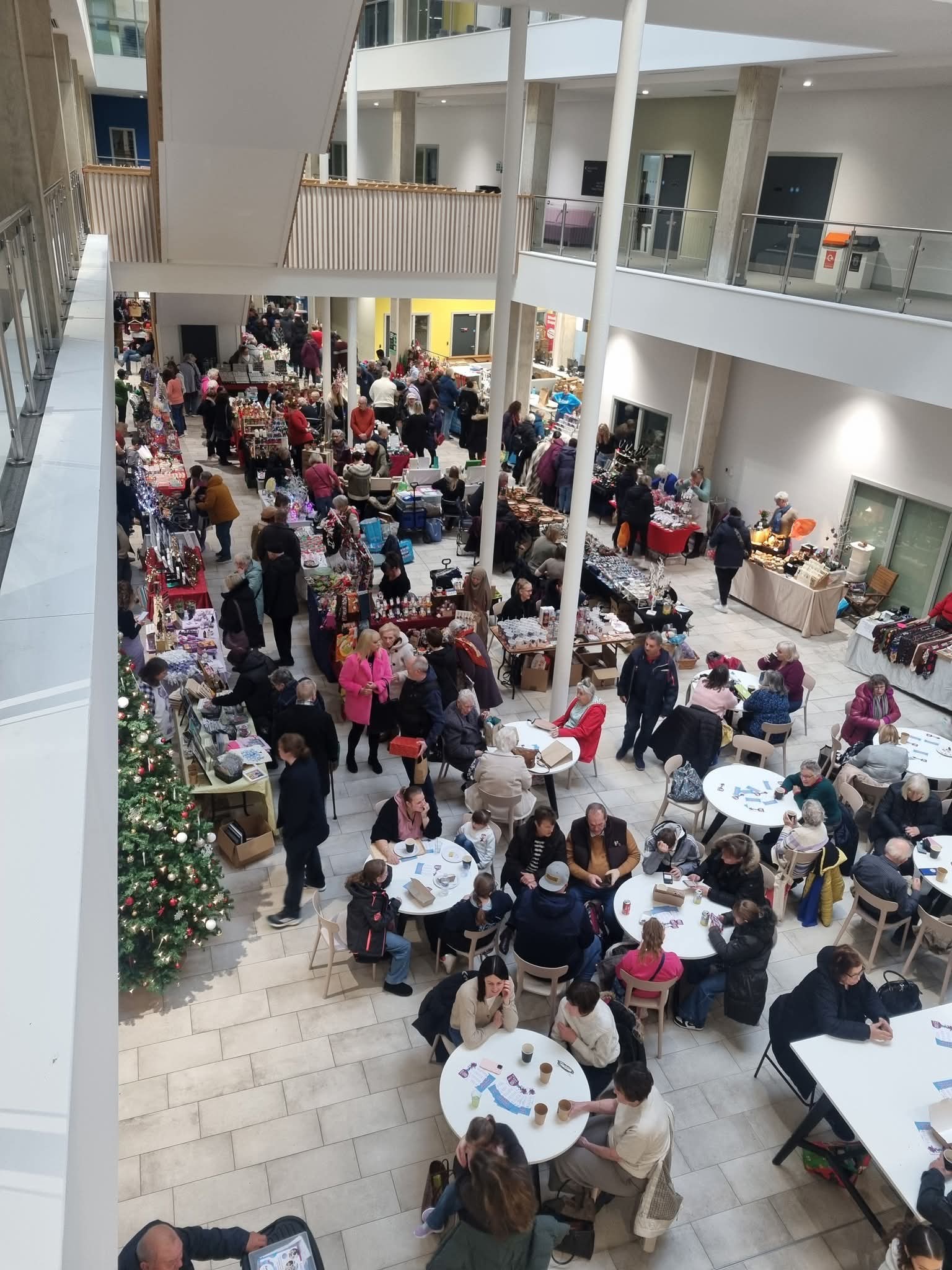 🎁 Keech Christmas Market 2025 - Barnfield College, Luton at Barnfield College, New Bedford Road, Luton, LU2 7BF | Christmas, Craft Fair, Indoor, Market, Rainy Days, Stalls, Adults, Family, Food/Drink, Seasonal | Suitable for: Wheelchair Friendly, Toilets, Family, Free Parking, Parking Onsite, Accessible 🎁 Keech Christmas Market 2025 - Barnfield College, Luton - Event Image 2 November 29, 2025 10:00 AM