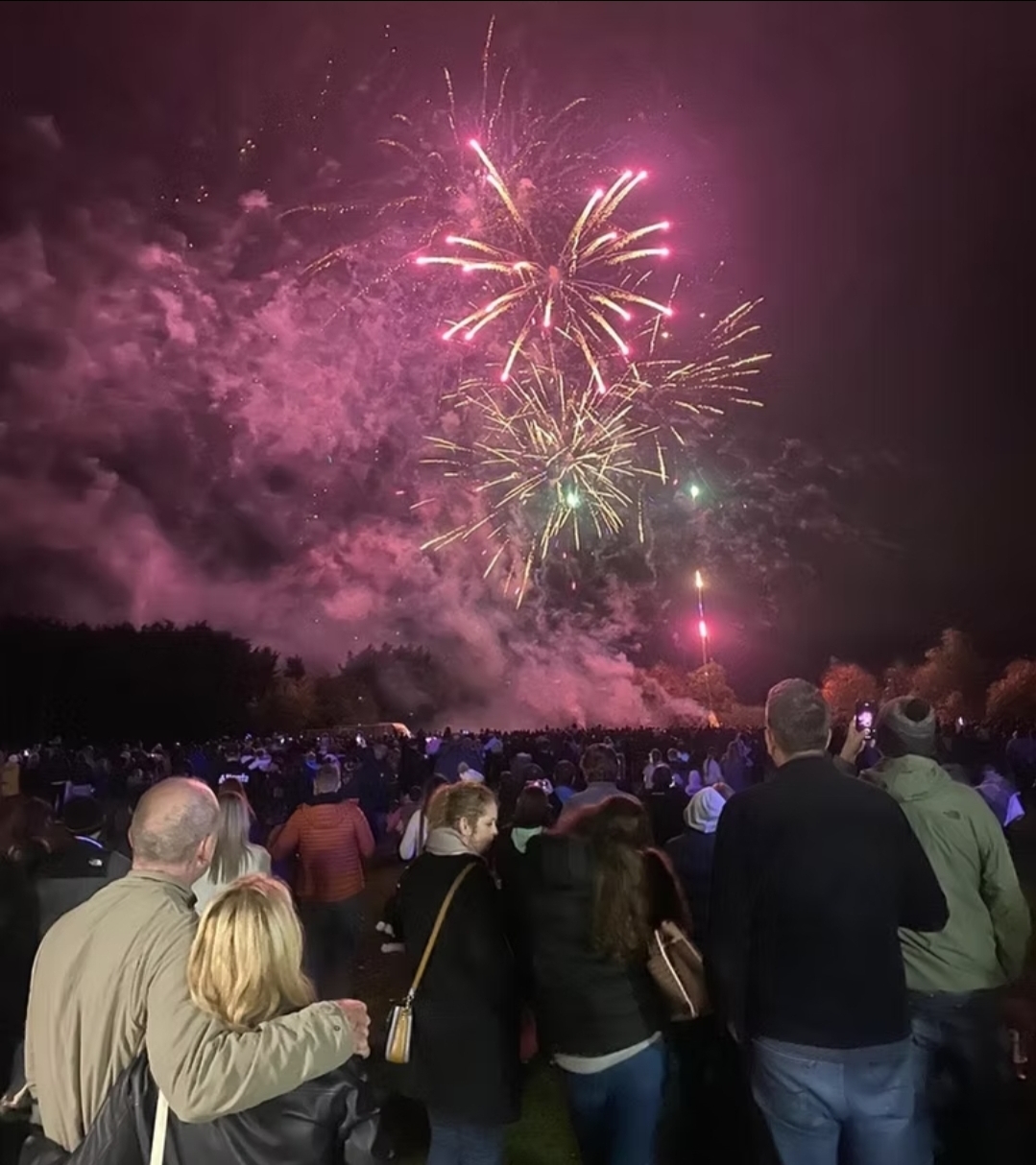 🎇 Ickleford Fireworks 2025 - Ickleford Sports & Social Club at Ickleford Sports & Social Club, Chambers Lane, Ickleford SG5 3YA | Adults, Attractions, Date Idea, Entertainment, Family, Music, Nightlife, Outdoor, Ticket Event, Food/Drink, Pay On Entry | Suitable for: Children, Family, Toilets 🎇 Ickleford Fireworks 2025 - Ickleford Sports & Social Club - Event Image 2 November 05, 2025 04:00 PM