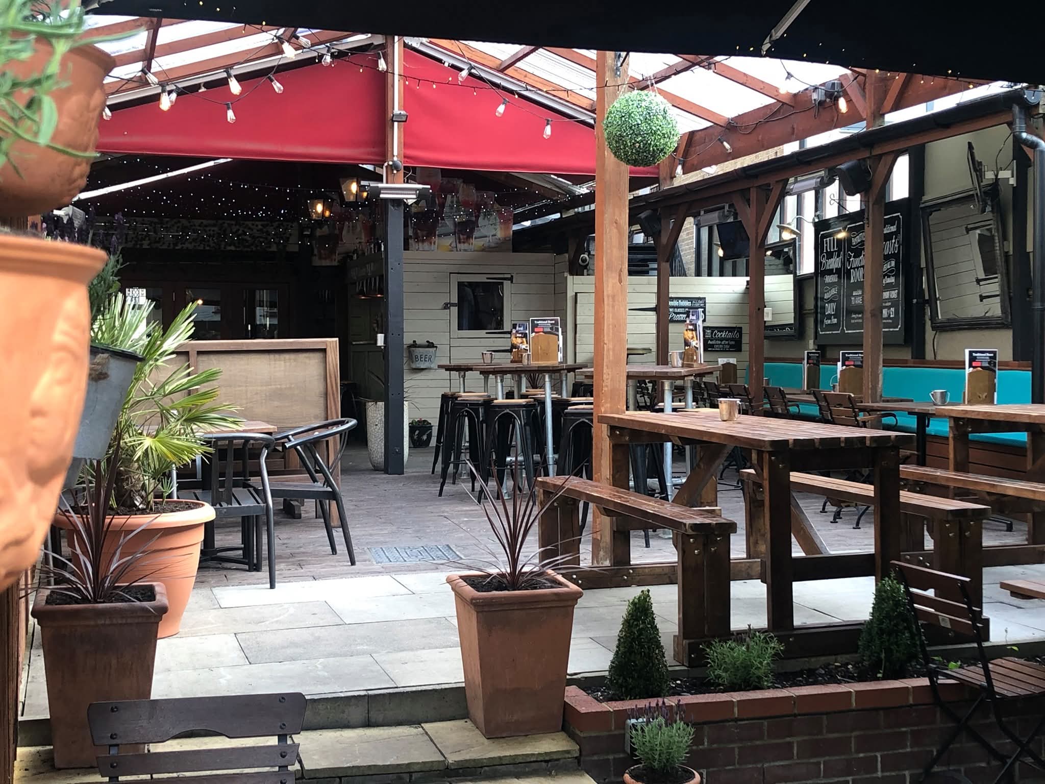 🎄 Christmas Craft Fair 2025 - The George & Dragon, Bedford - Event Image 4 November 30, 2025 02:00 PM