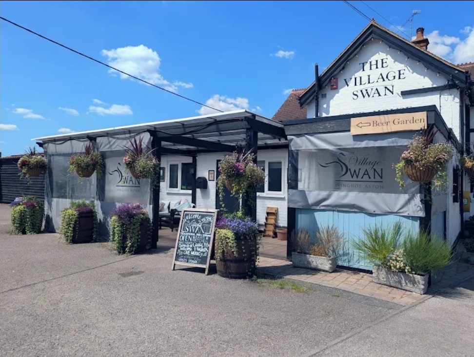 🥳 Christmas Eve Party at The Village Swan, Ivinghoe Aston - 2025 - Event Image 2 December 24, 2025 08:00 PM