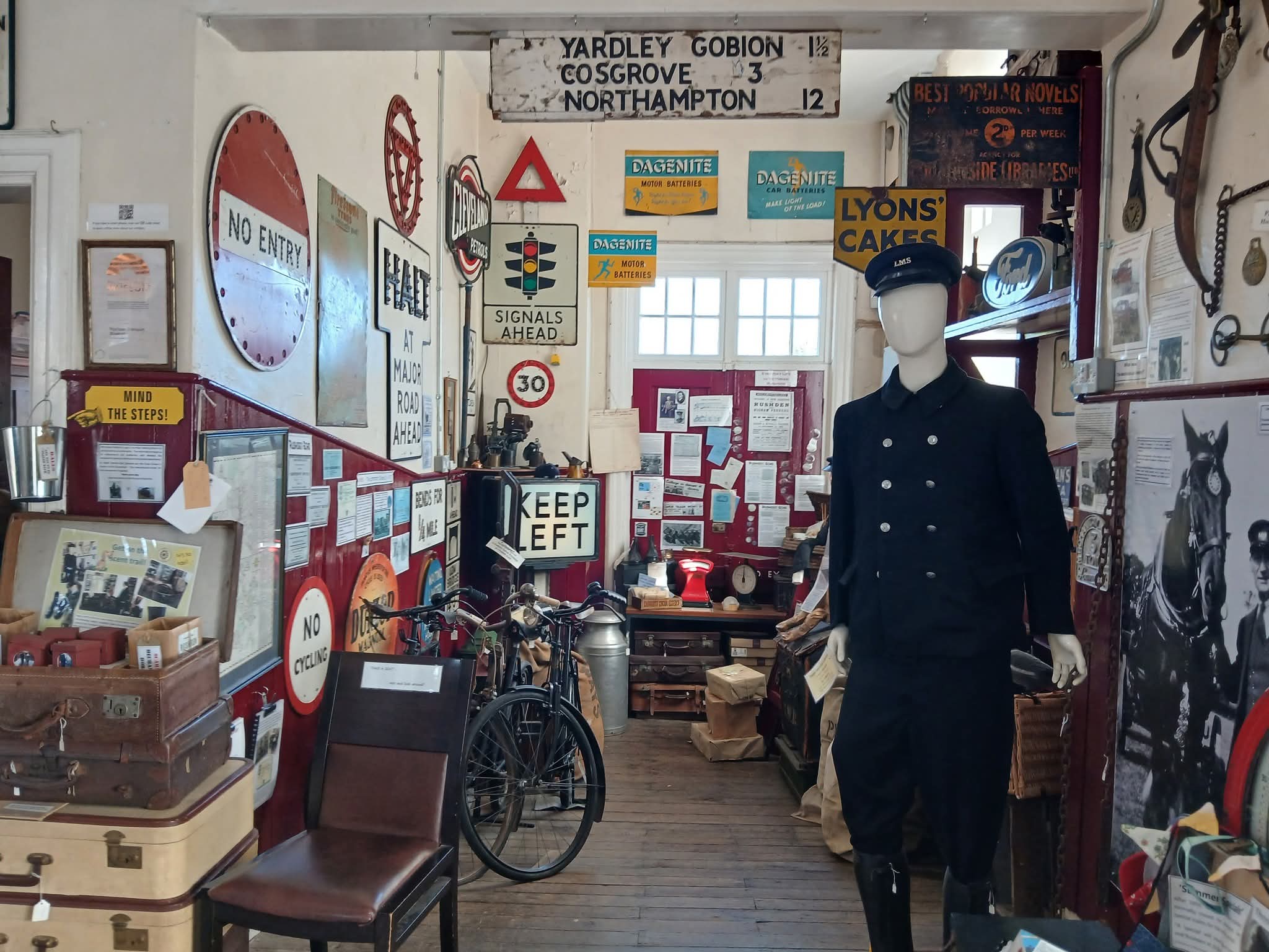 🚂 🧁 Afternoon Tea Mother's Day 2026 - Rushden Historical Transport Society Station  - Event Image 5 March 15, 2026 01:30 PM