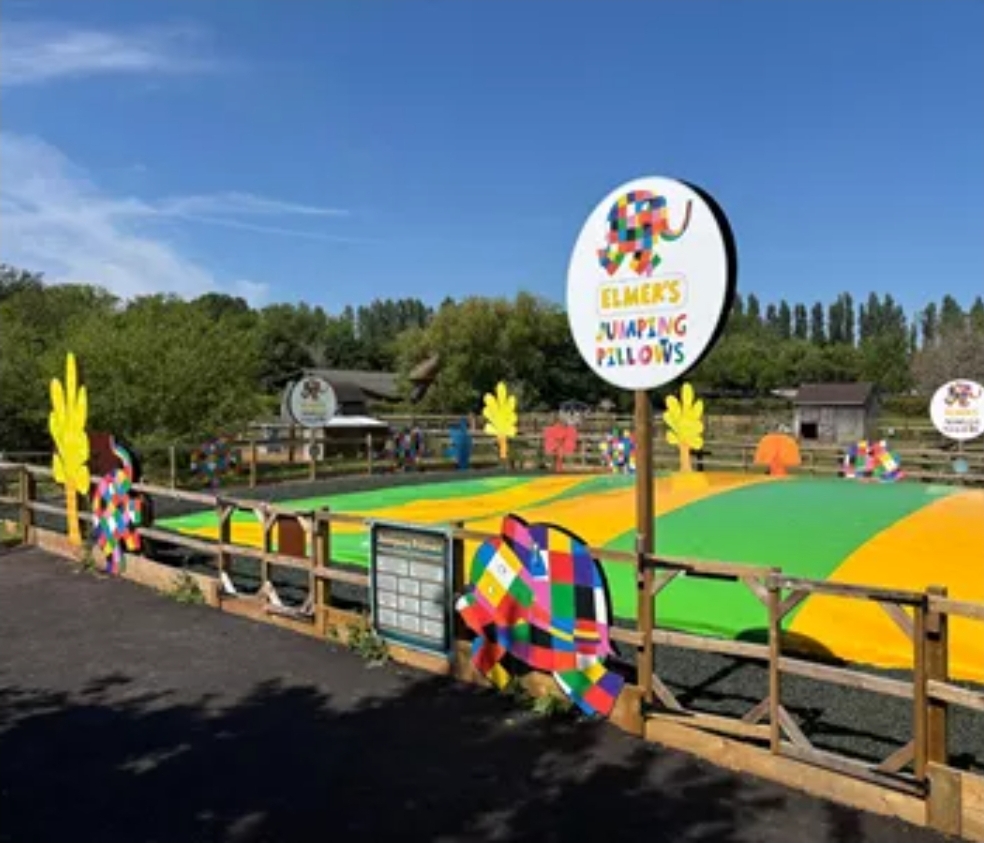 🦖 See Elmer the Patchwork Elephant - Gulliver's Dinosaur and Farm Park (2026) - Event Image 2 April 10, 2026 11:00 AM