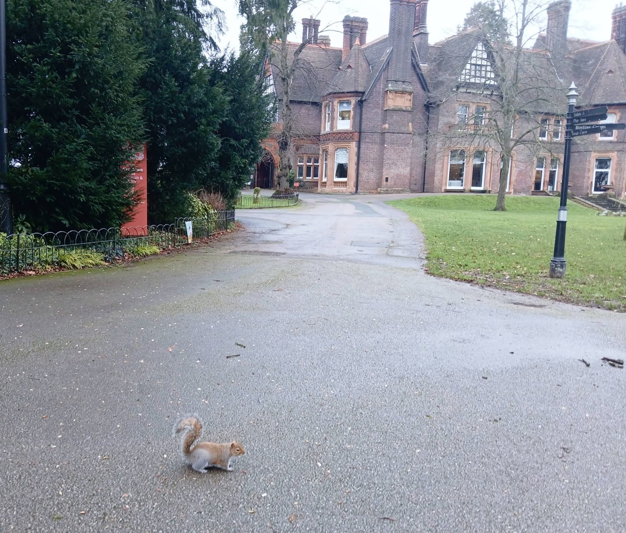 🎩 Creative Crowns Workshop - Wardown House Museum & Gallery  - Event Image 2 April 01, 2026 11:30 AM