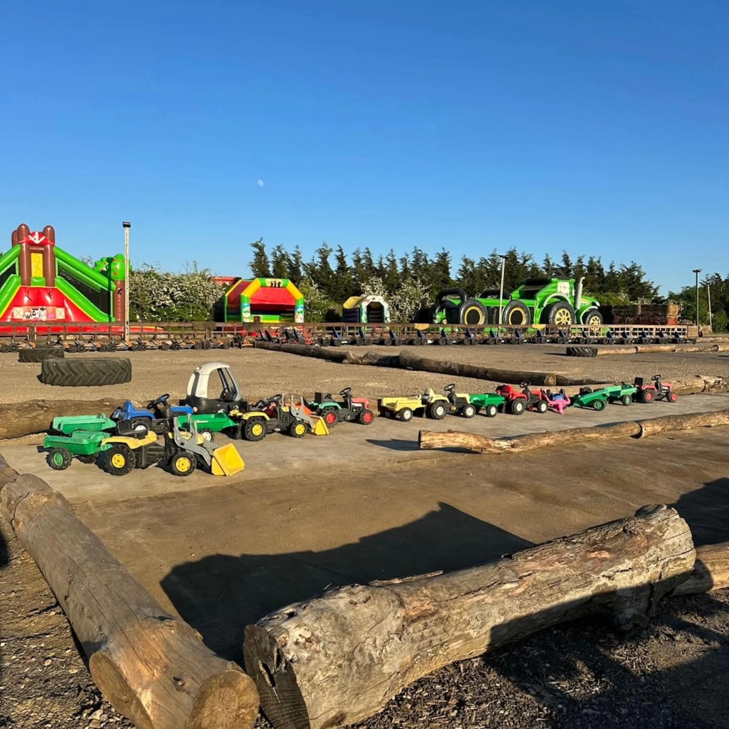 🌷Pick Your Own Tulips & Eggcellent Easter Trail 2026 - Moggerhanger  - Event Image 2 March 29, 2026 11:00 AM