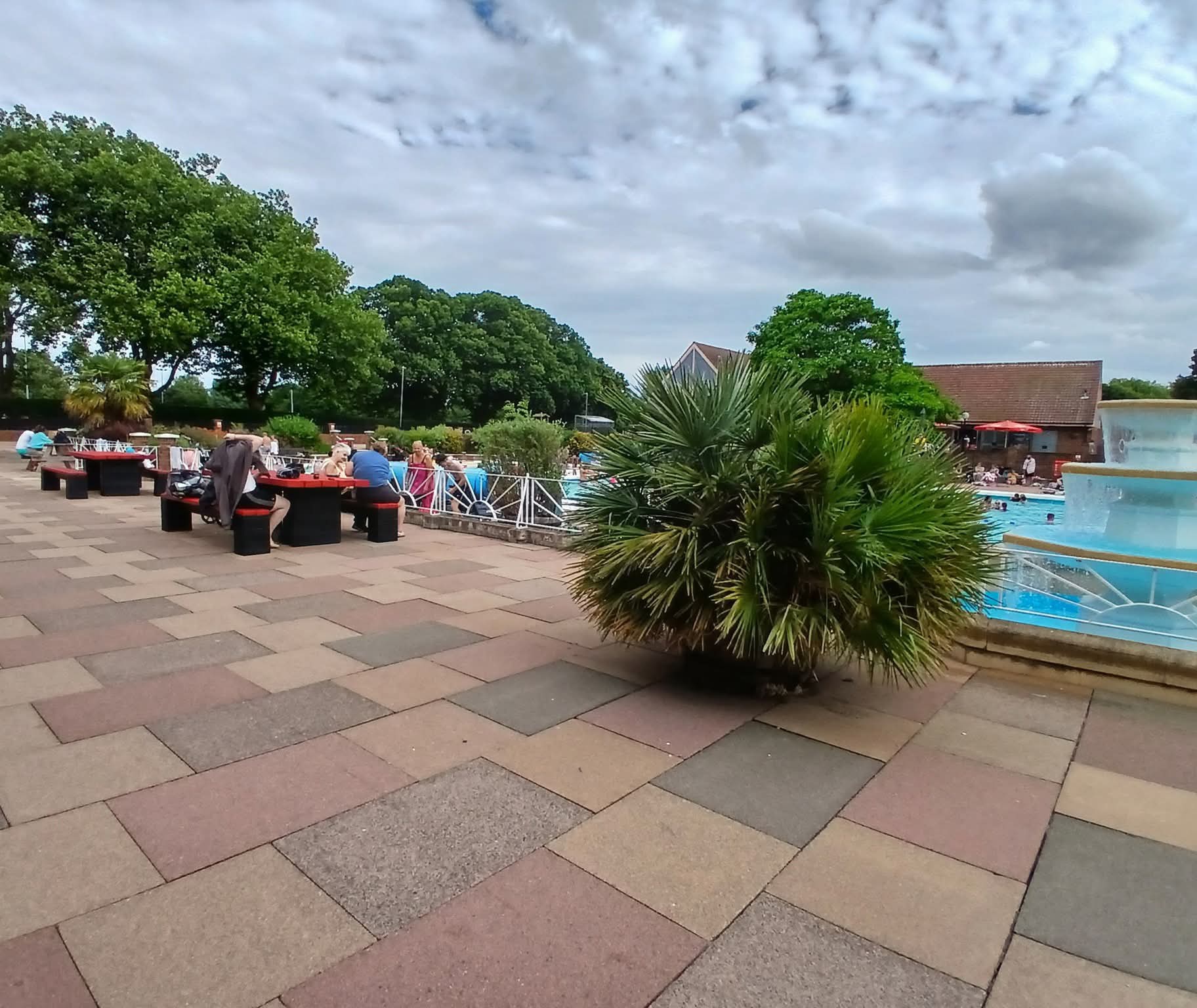 🏊‍♂️ Hitchin Outdoor Swimming Pool 2026 - Event Image 6 May 23, 2026 08:00 AM