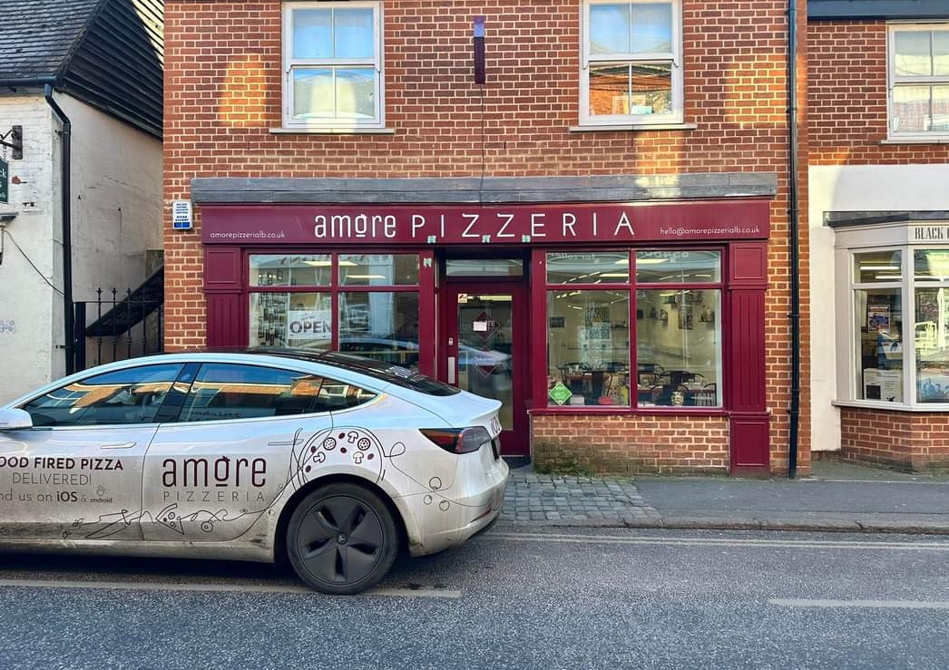 🍕🍹Bottomless Pizza and Cocktails night - Leighton Buzzard at Amore Pizzeria 2 Hockliffe St, Leighton Buzzard Bedfordshire LU7 1HG | Adults, Date Idea, Food/Drink, Fun, Indoor, Nightlife | Suitable for: Adults Only, Toilets 🍕🍹Bottomless Pizza and Cocktails night - Leighton Buzzard - Event Image 4 August 30, 2024 07:00 PM