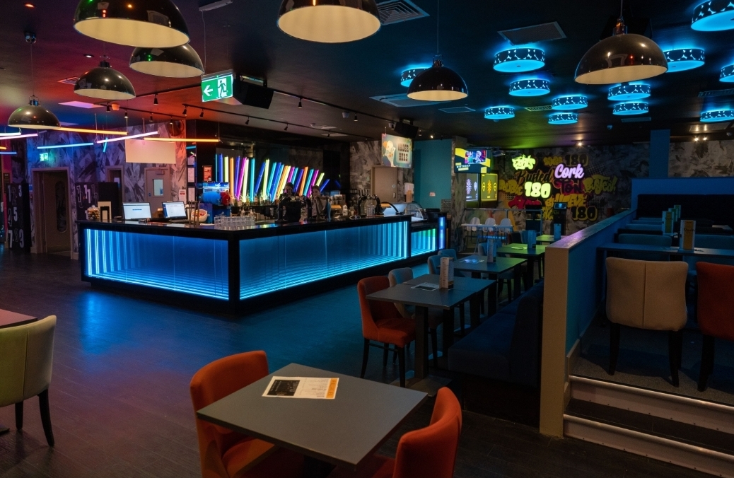⛳️🥂🍟 Crazy Golf, Bottomless Drinks & Fries - Mulligans, Milton Keynes - Event Image 3 May 29, 2026 06:00 PM
