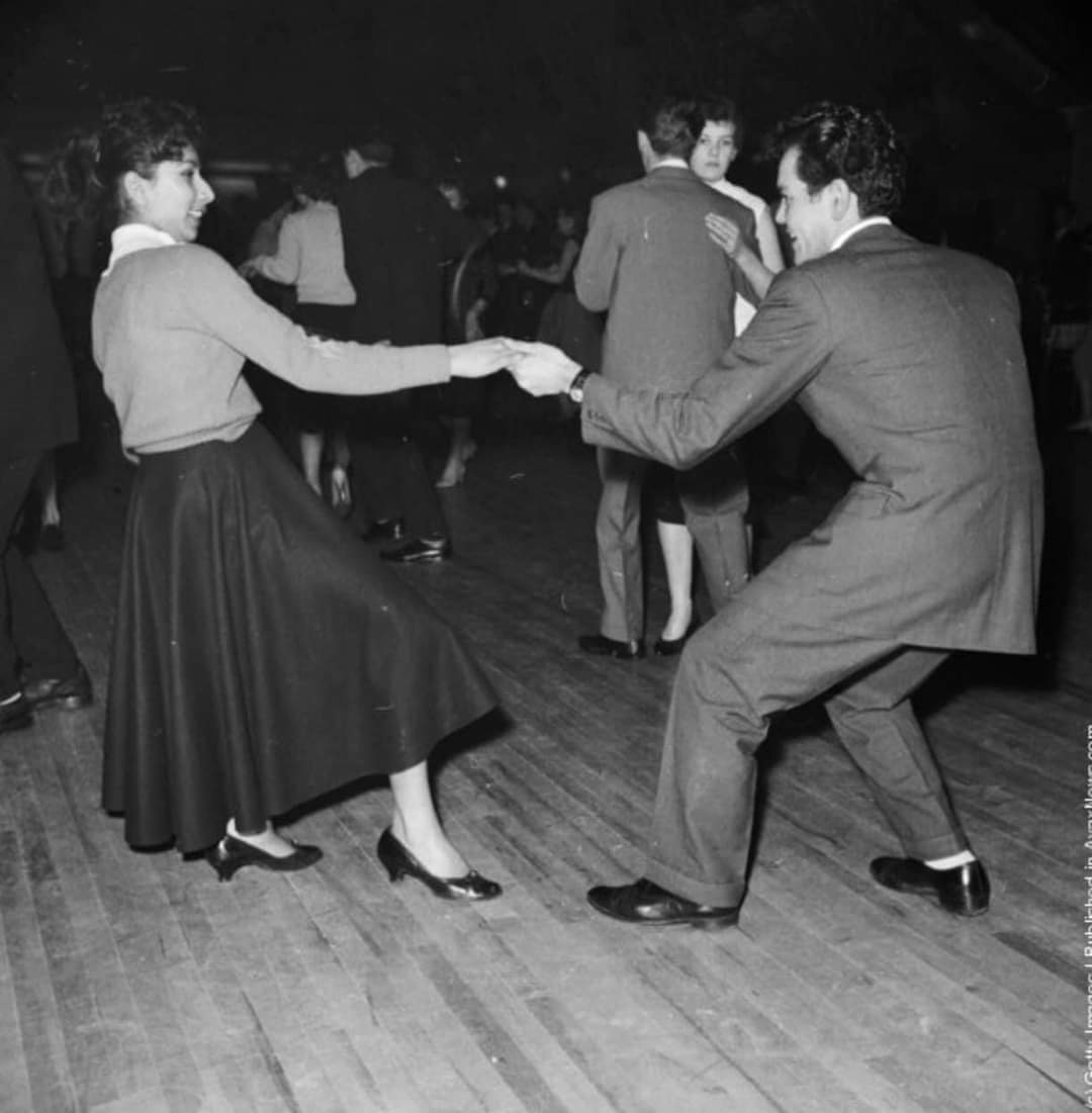 🕺Record Hop with Resident Dj Stuart Everett ( Splinterwood Radio ) Event - LEIGHTON BUZZARD  - Event Image 2 August 31, 2024 07:00 PM