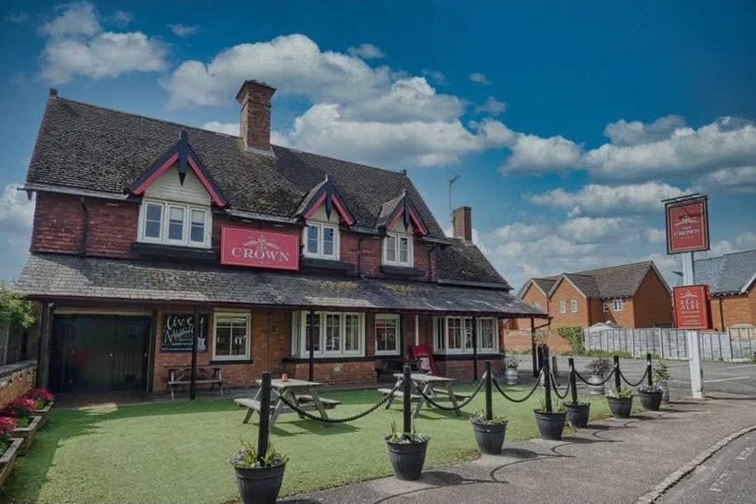 💥 Buy One Get One Free Roast Dinner - The Crown, Flitwick  - Event Image 2 June 14, 2026 12:00 PM