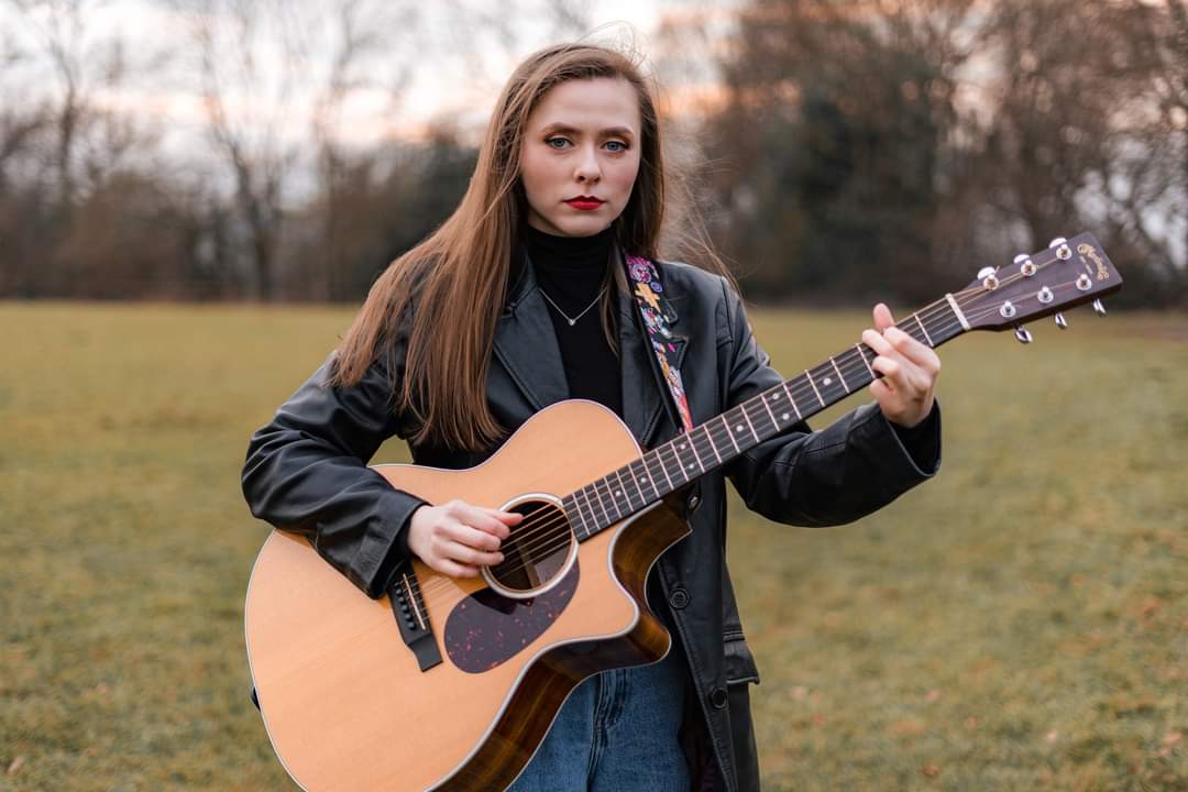 🎸 Abbie Gathard @ Kingfisher, Bedford  - Event Image 2 October 04, 2024 06:00 PM