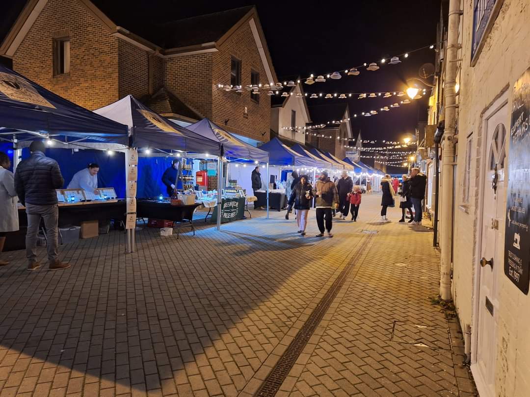 🌠 DUNSTABLE TWILIGHT CHRISTMAS MARKET 2024   - Event Image 4 December 15, 2024 10:00 AM