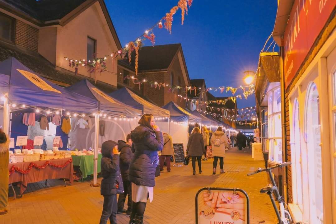 🌠 DUNSTABLE TWILIGHT CHRISTMAS MARKET 2024   - Event Image 5 December 15, 2024 10:00 AM